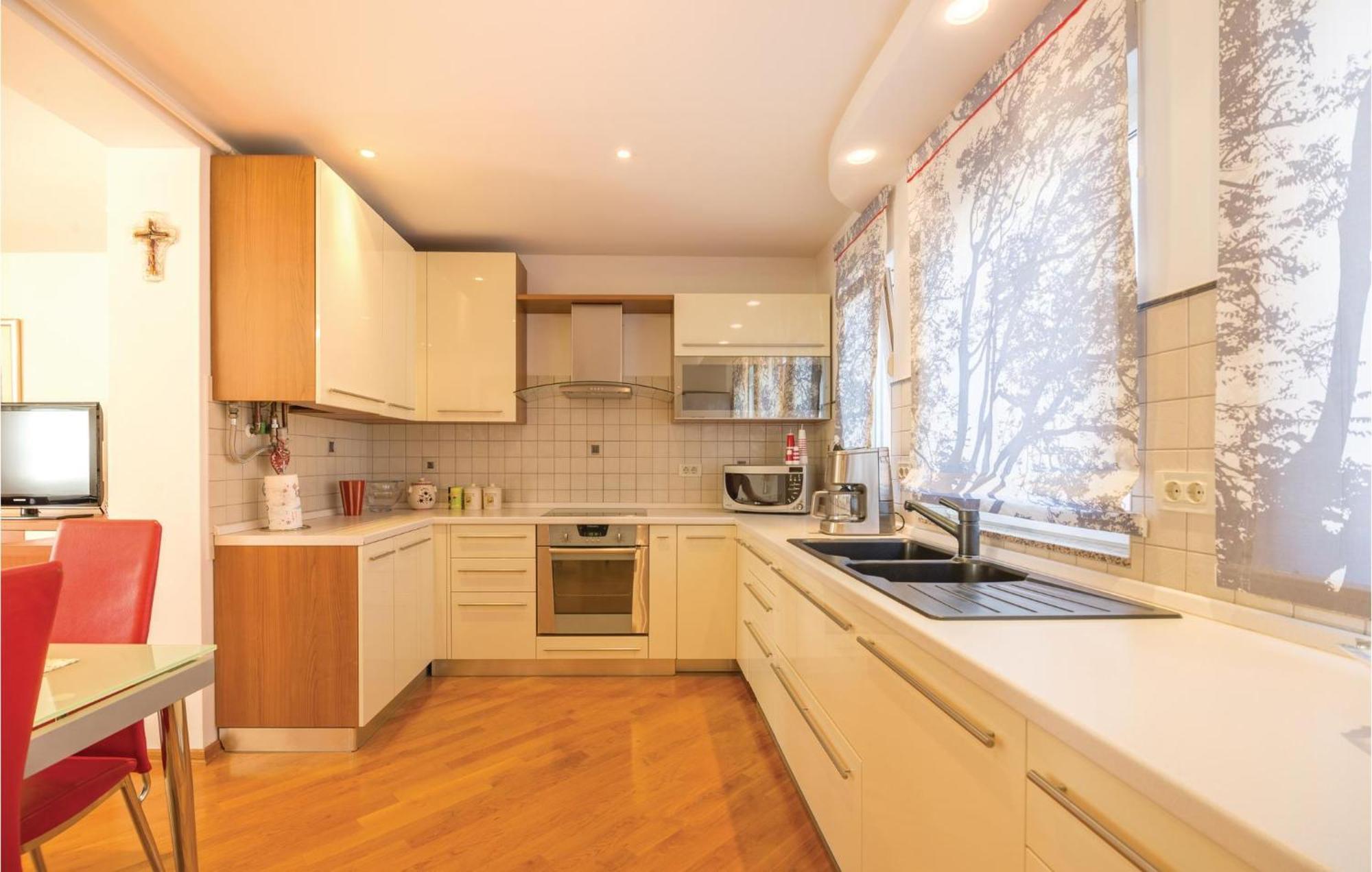Cozy Apartment In Rijeka With Kitchen Eksteriør billede