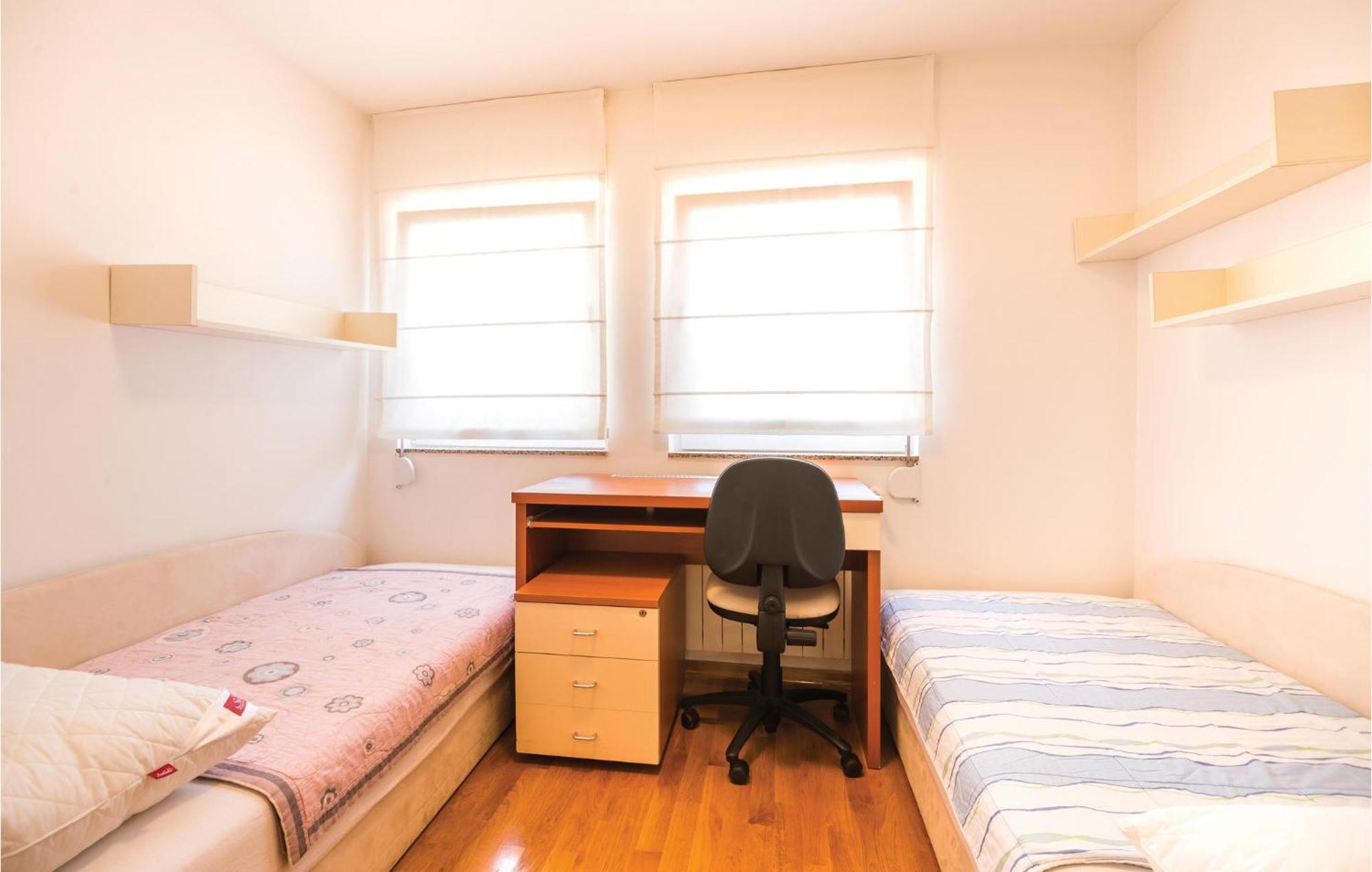 Cozy Apartment In Rijeka With Kitchen Eksteriør billede
