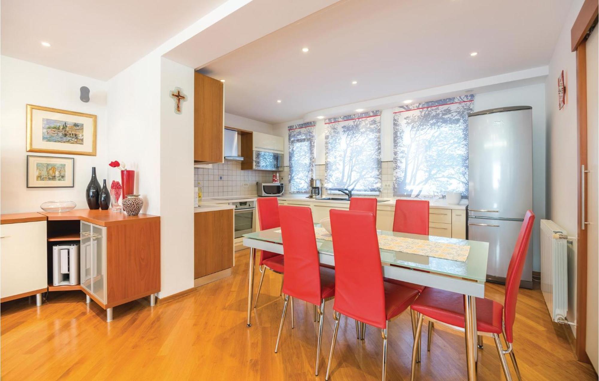 Cozy Apartment In Rijeka With Kitchen Eksteriør billede