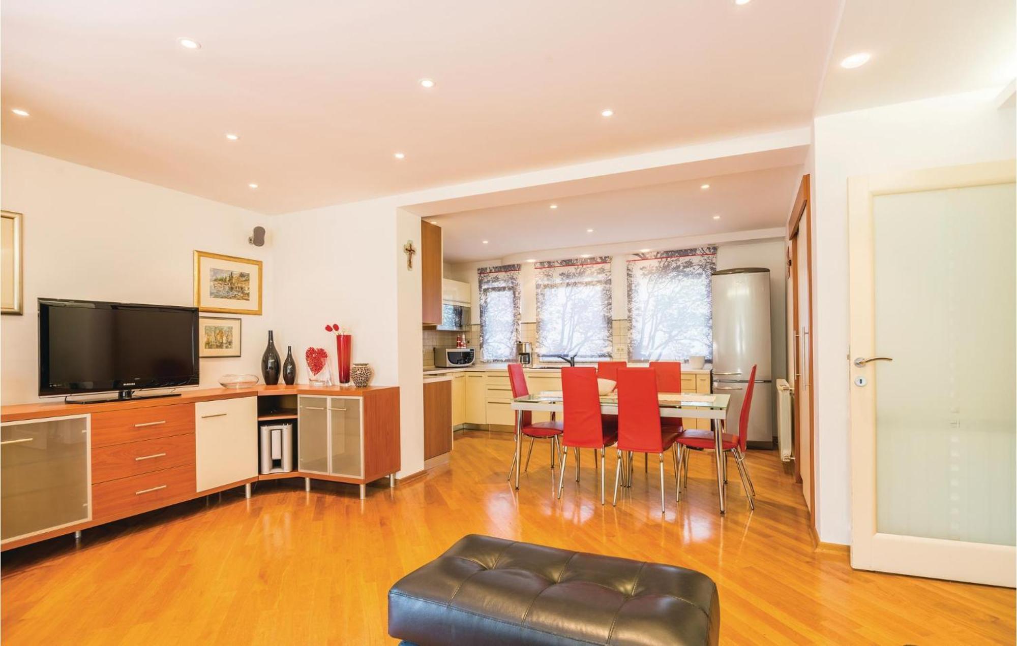 Cozy Apartment In Rijeka With Kitchen Eksteriør billede
